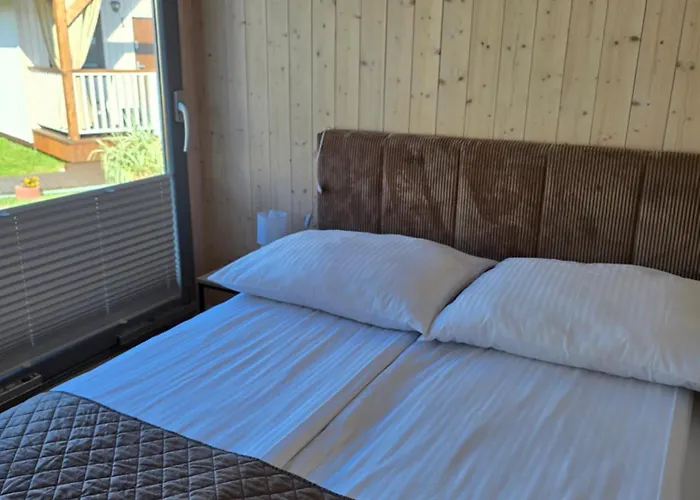 民宿 Fajne 亚斯塔尔尼亚